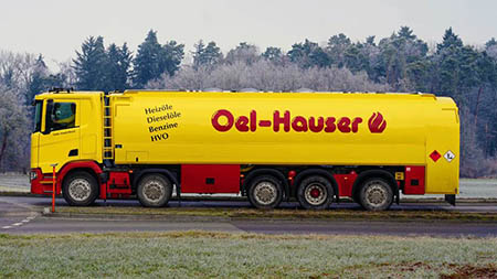Scania prezentē pasaulē pirmo piecasu kravas automašīnu ar vienu velkošo asi